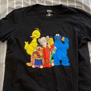 Uniqlo Kaws top